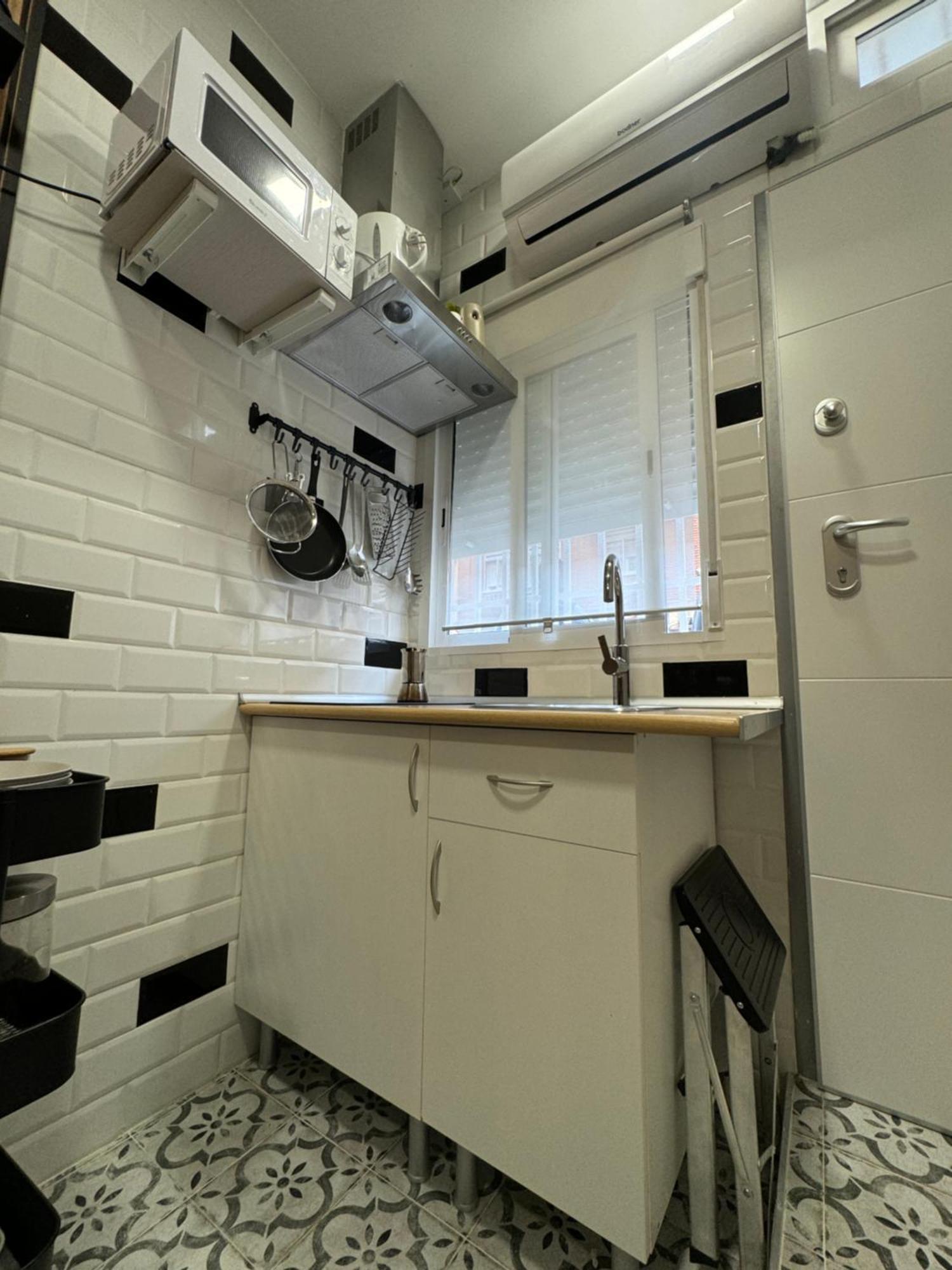 Appartamento Vistalegre! Pequeno Y Fantastico Loft Cerca Del Metro Madrid Esterno foto