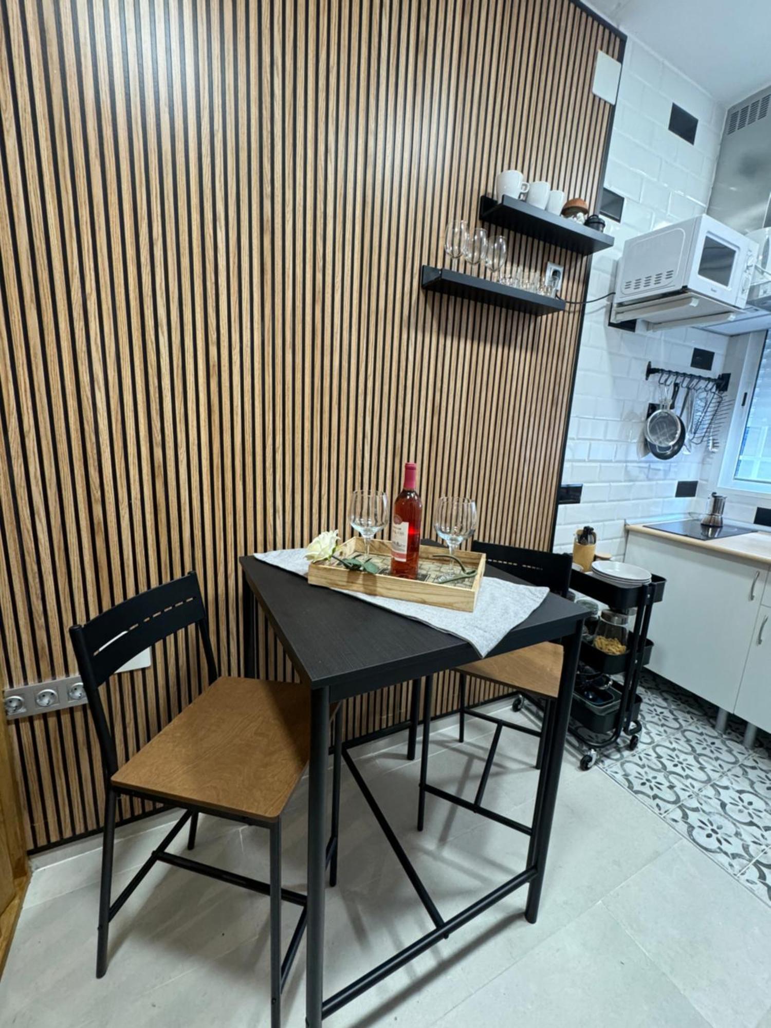 Appartamento Vistalegre! Pequeno Y Fantastico Loft Cerca Del Metro Madrid Esterno foto